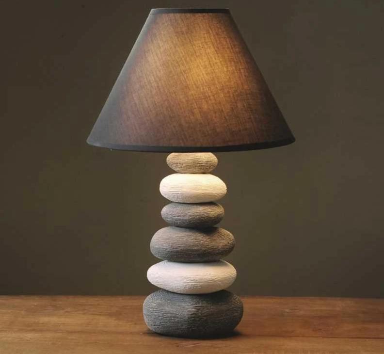 Stonia - Moderne Keramik-Steinlampe